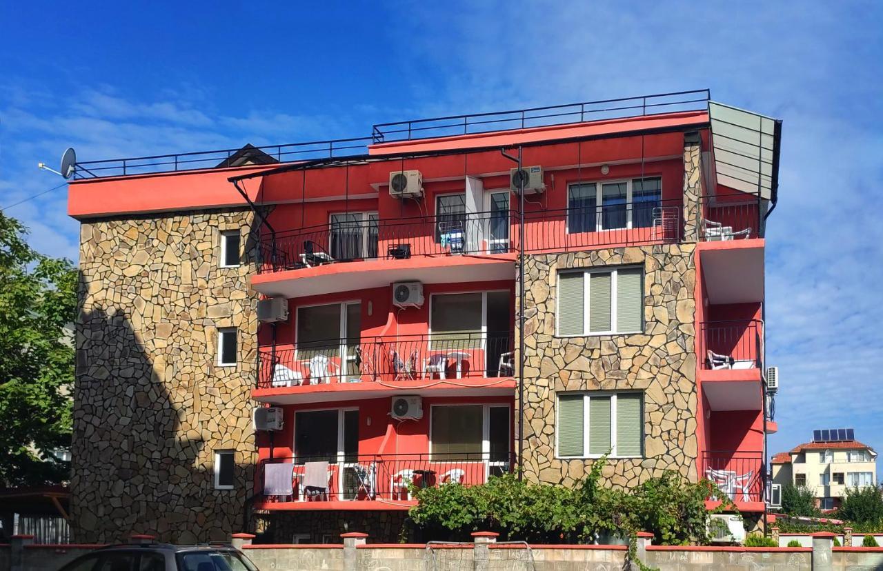 Sineva Guest House ラヴダ エクステリア 写真