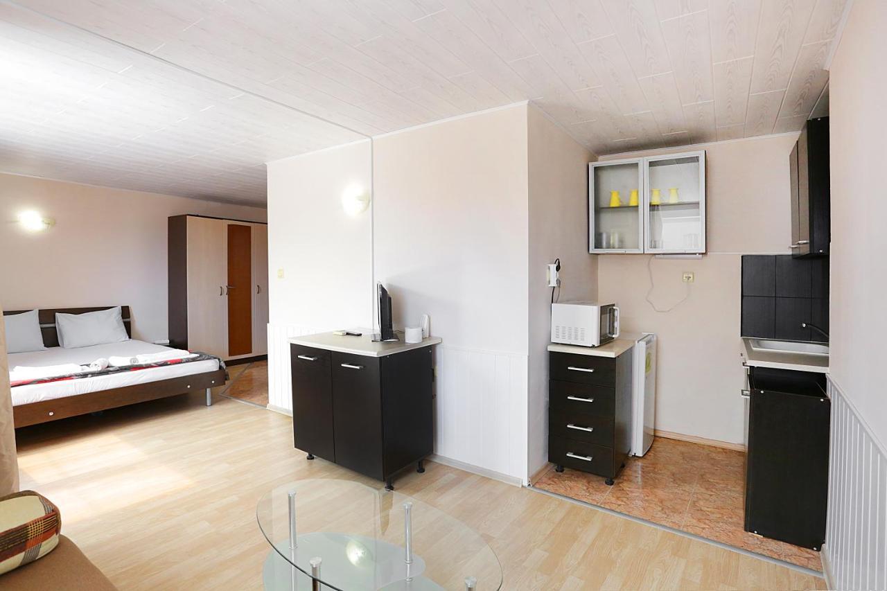 Sineva Guest House ラヴダ エクステリア 写真