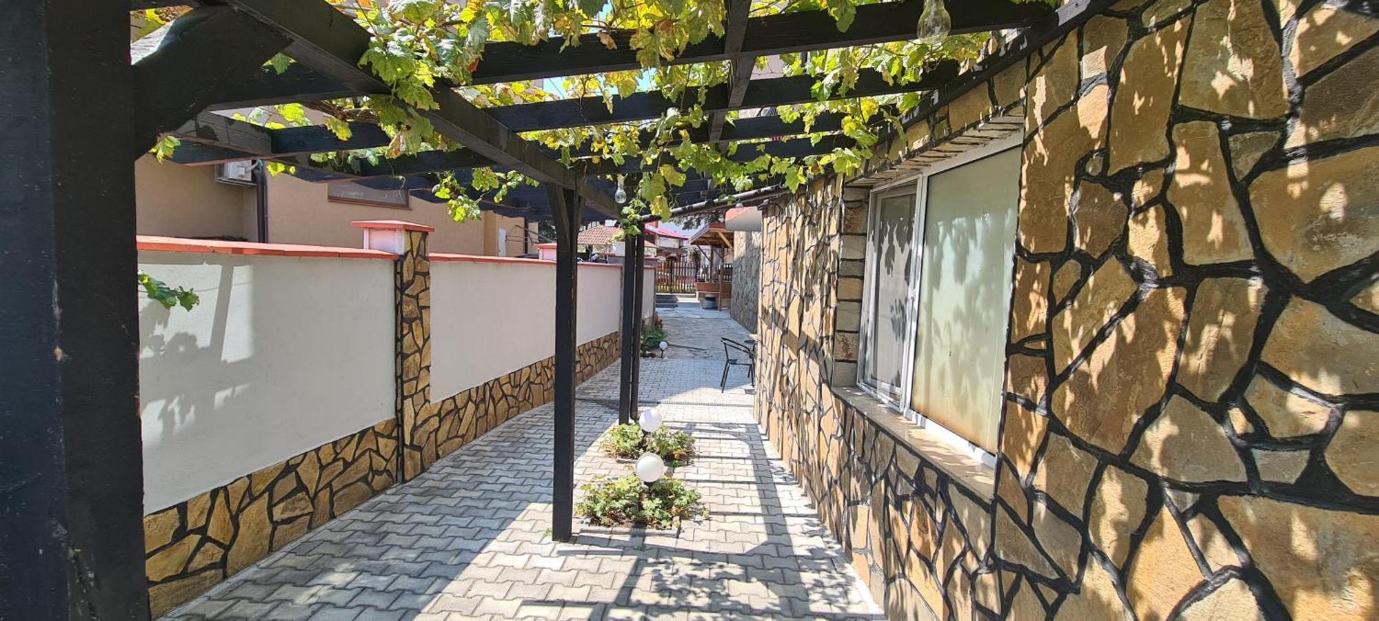 Sineva Guest House ラヴダ エクステリア 写真