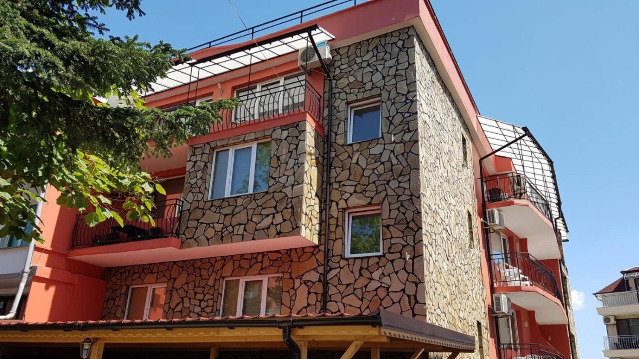 Sineva Guest House ラヴダ エクステリア 写真